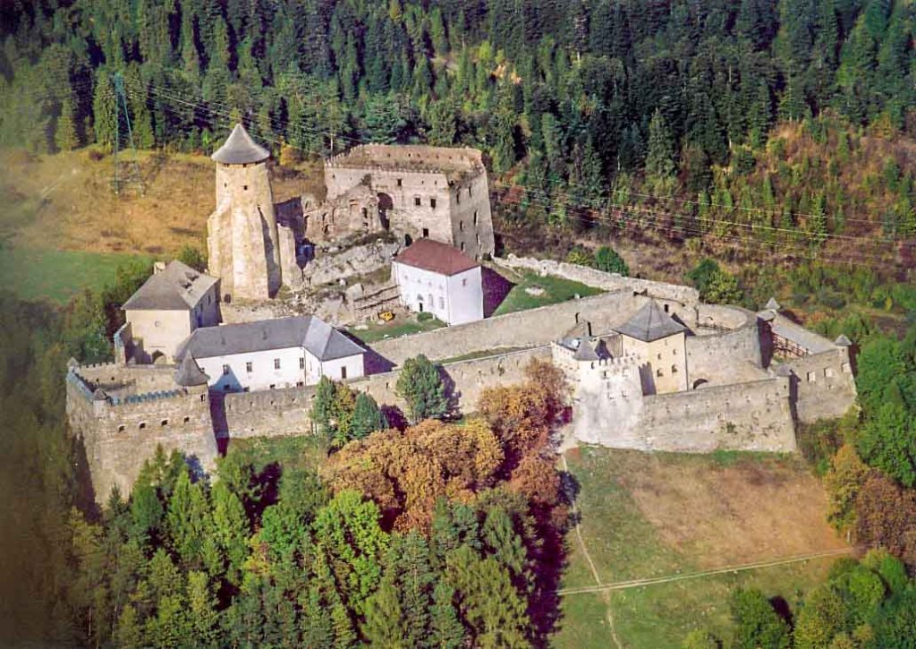 Lubovniansky castle, Slovakia, Author: Civertan - Wikimedia + postprocess VP