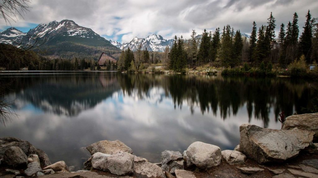 CoolSlovakia: Strbske lake, High Tatras, source: Pexels